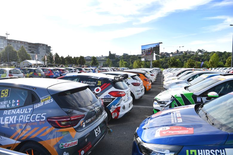 Les équipages se sont élancés du parc fermé de Bourran à 8h30 vendredi 7 juillet.
