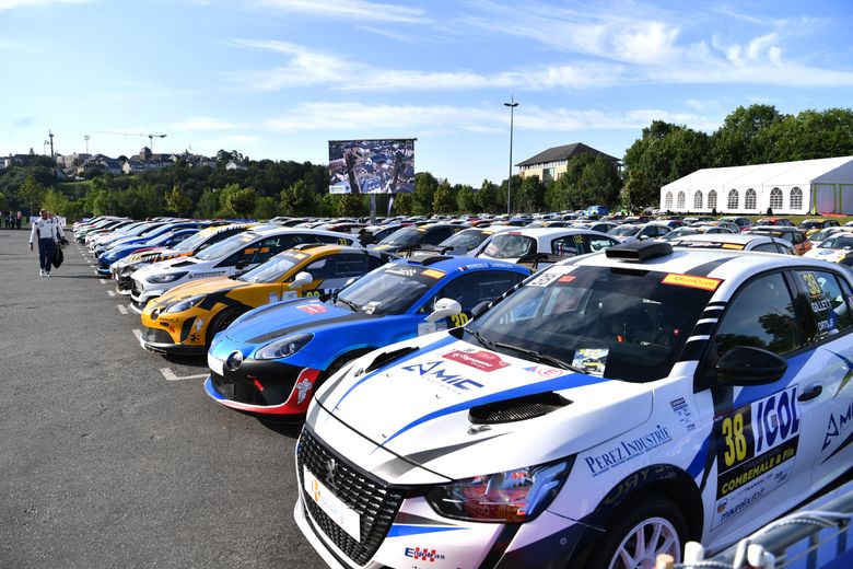 Les équipages se sont élancés du parc fermé de Bourran à 8h30 vendredi 7 juillet.