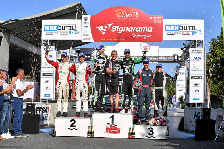 La joie au podium du 49e rallye du Rouergue.