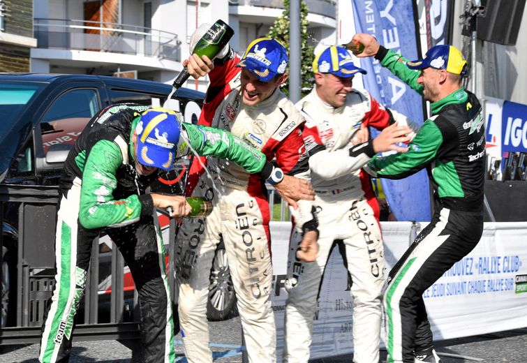 La joie au podium du 49e rallye du Rouergue.
