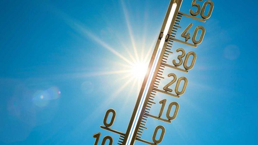 On parle de chaleur à partir de 25°C, de forte chaleur à partir de 30°C et de très forte chaleur à partir de 35°C.