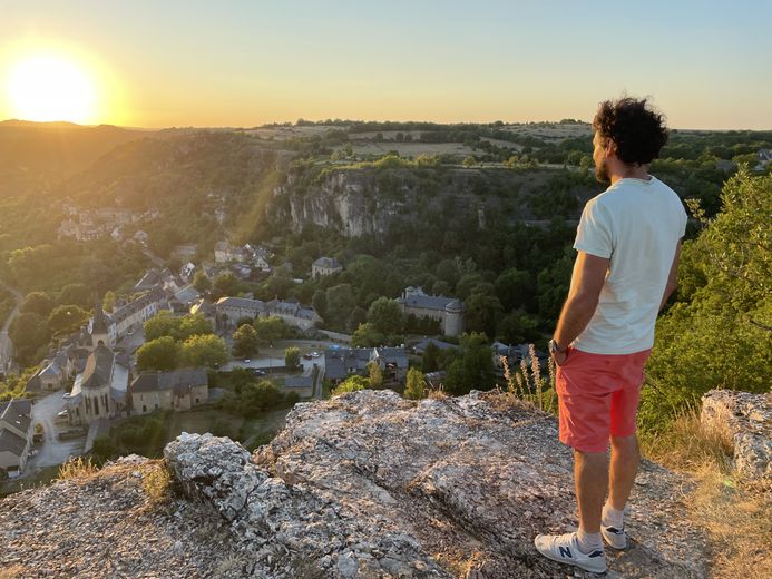 Descendant d'Aveyronnais, il revient régulièrement dans ce département qu'il aime tant.