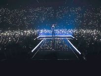 Lombre lors de la première partie du Zénith de Bigflo et Oli.
