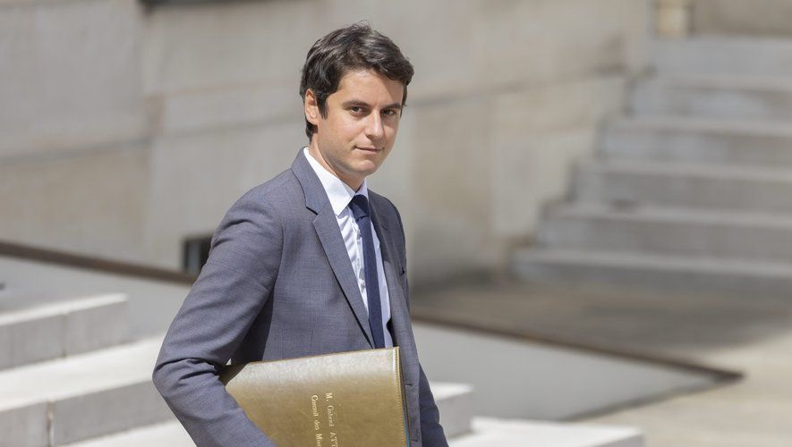 Gabriel Attal prend le portefeuille de l'Education nationale.