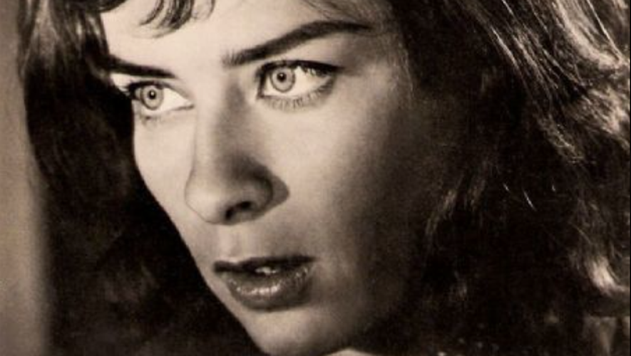 Juliette Mayniel connut le succès dès son premier film, où déjà ses yeux ne passaient pas inaperçus.