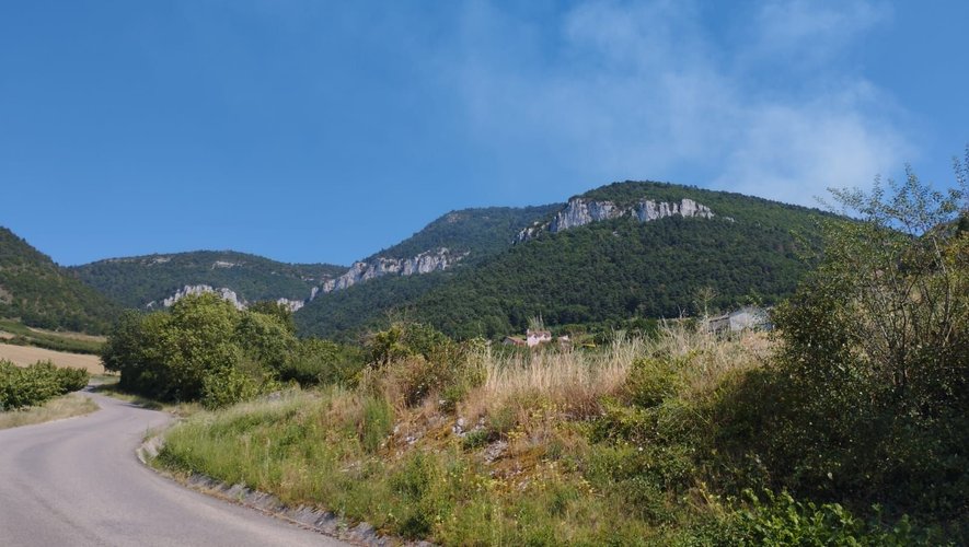 La fumée de l'incendie est visible depuis Millau.