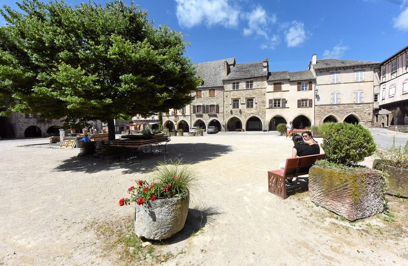 Sauveterre-de-Rouergue, une bastide et ses mystères