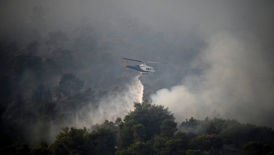 La Grèce vit des heures très difficiles : le pays est touché par de gigantesques incendies.