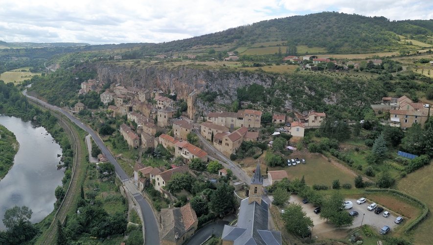 Peyre, sur la commune de Comprégnac, classé parmi les "Plus beaux villages de France".