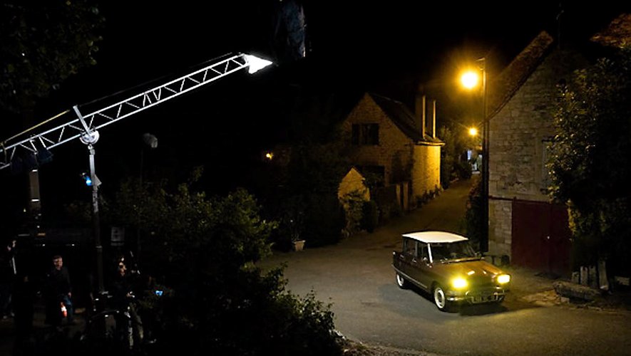 Octobre 2022 : dans les rues de Bozouls, une Ami 6Citroën circule sous l’œil des caméras.