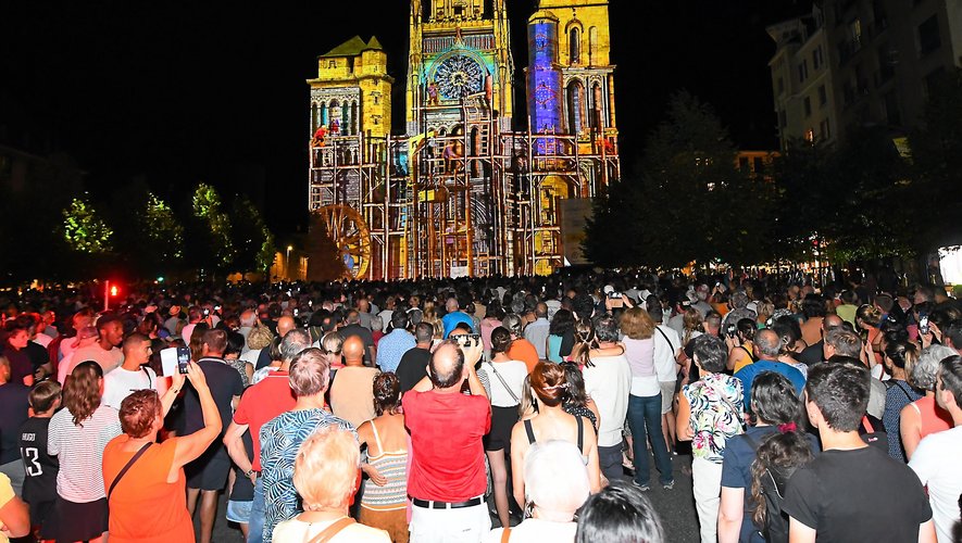Une très célèbre voix va conter l'histoire de la cathédrale de Rodez tout le mois d'août !