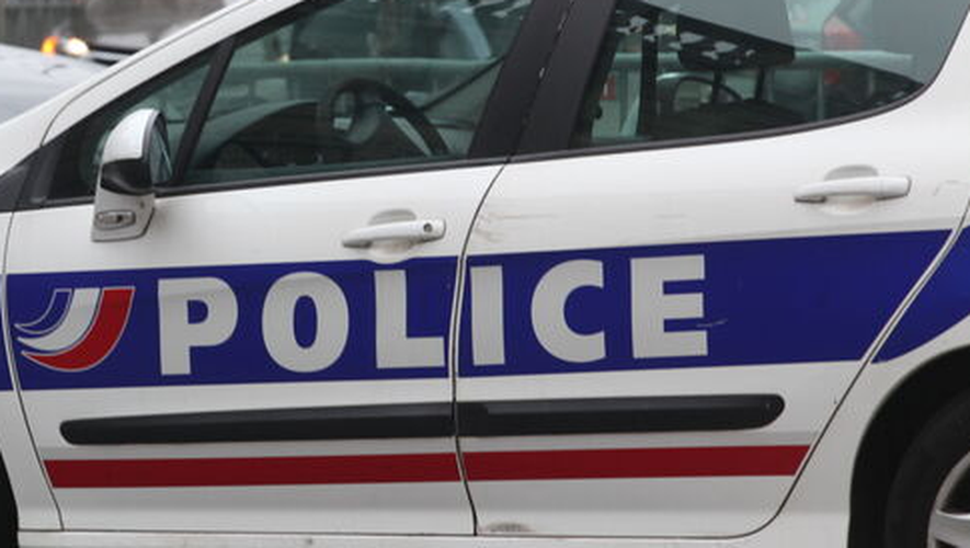 La police procède aux premières constatations après une macabre découverte, en Ariège.