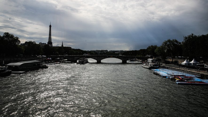 Les yeux sont toujours rivés sur la Seine, à un an des Jeux olympiques de Paris.