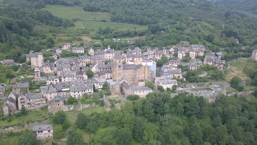 Un splendide panorama sur Conques.