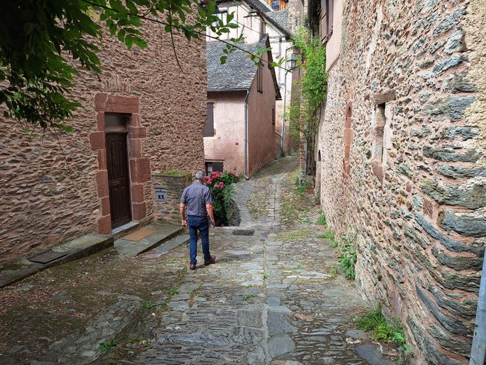 Chaque promenade dans Conques réveille une émotion et beaucoup de plaisir chez Charles Gaillac.