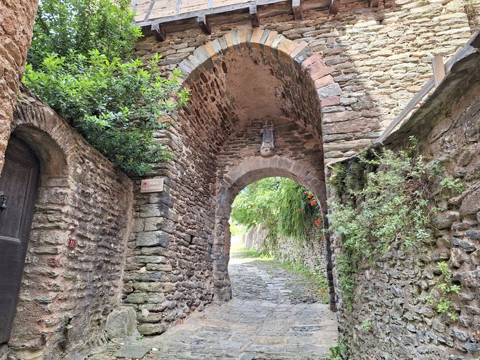 La porte de la Vinzelle, autre point chargé d'histoire à Conques.