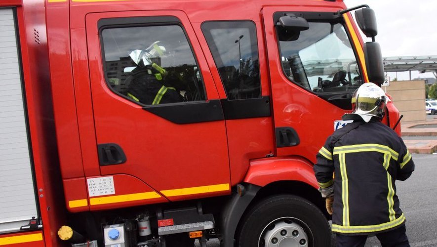 De nombreux pompiers sont intervenus pour éteindre un incendie au lourd bilan, en Alsace.