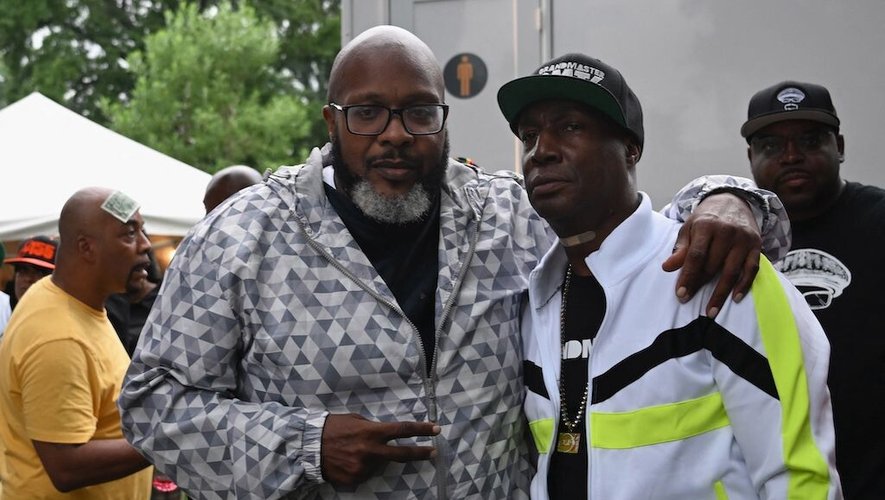 Vendredi dernier, l'un des pionniers du rap, Grandmaster Flash (D), de son vrai nom Joseph Saddler, s'est donné à 65 ans sur une scène dans un parc du Bronx.