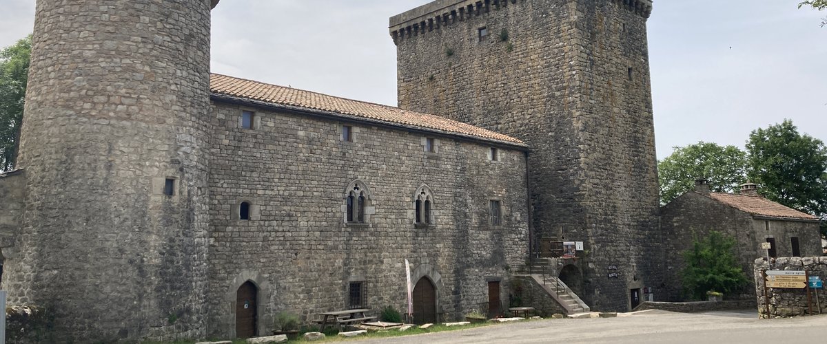 Votre été en Aveyron : rendez-vous à Viala-du-Pas-de-Jaux, sur les traces du Larzac pastoral