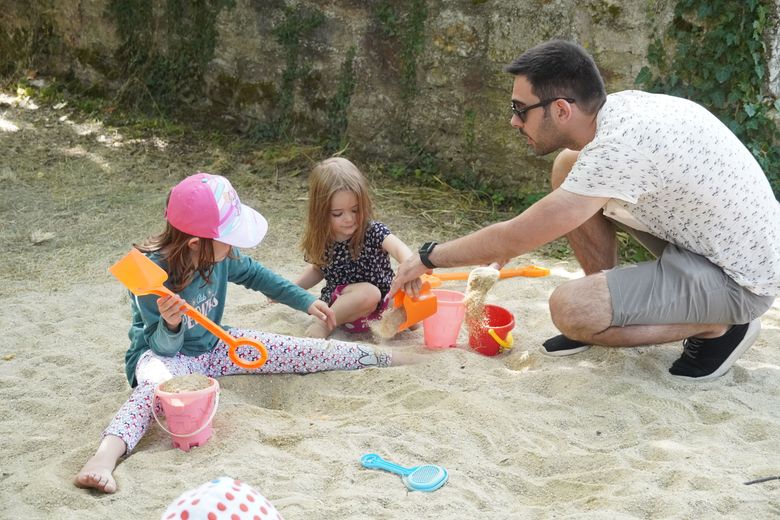 Lionel et ses deux enfants sont des habitués de Rodez-plage.