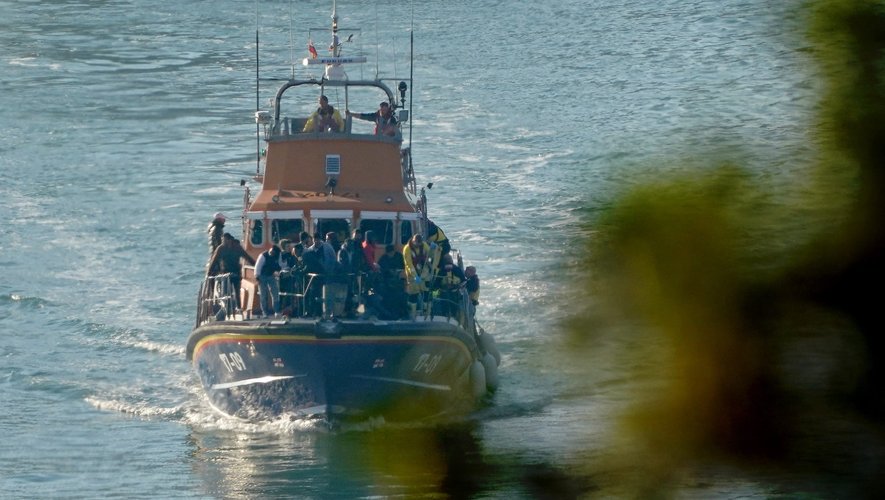 Le naufrage d'un bateau de migrants a coûté la vie à six personnes, au moins, dans la Manche.