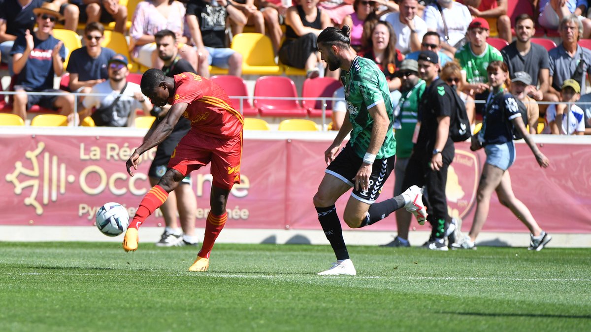 Football : Rodez et Buadès punissent Saint-Etienne [revivez le match ...