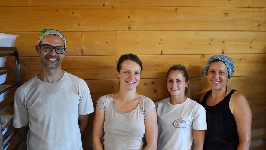 Jérôme, Virginie, Clémentine et Maud forment l’équipe de la boulangerie.