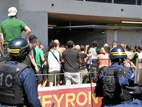 Les CRS se sont déployés sur la pelouse durant les heurts.