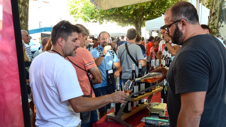 Un panel de 27 vignerons a fait déguster les cuvées aux nombreux visiteurs.