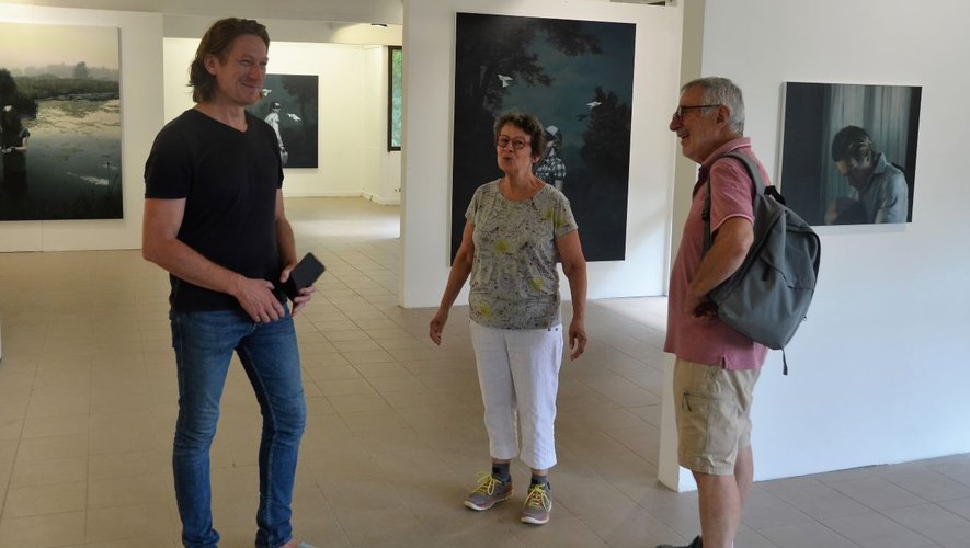 Thierry Carrier (à gauche) est venu rencontrer les visiteurs à la galerie.