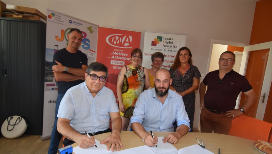 Signature de la convention entre l’espace emploi formation et la chambre de métiers et de l’artisanat de l’Aveyron
