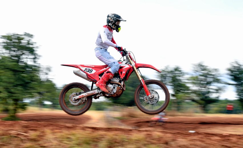 Dimanche 27 août, la piste de la Vayssière accueillait la 37e édition du moto-cross de Rodez.