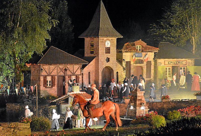 Le spectacle "Hier un village" à Flagnac.
