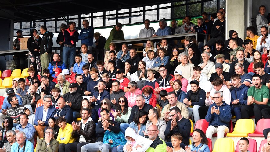 Emile NTAMACK présente les nouveaux maillots - Rodez Rugby