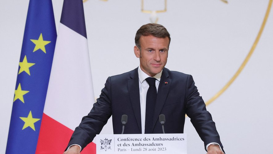 Les différents chefs de partis politiques sont conviés pour s'entretenir avec Emmanuel Macron.