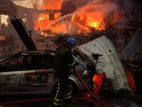 Les débris des missiles abattus sont tombés sur des immeubles, un parc et une école.