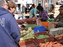Valérie Fages, fidèle au marché depuis bien des années.
