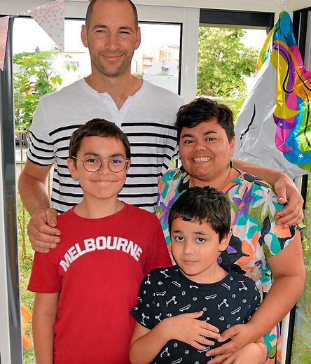 Emmanuel et Céline, 41 ans, Gabin, 13 ans, et Oscar, 10 ans.