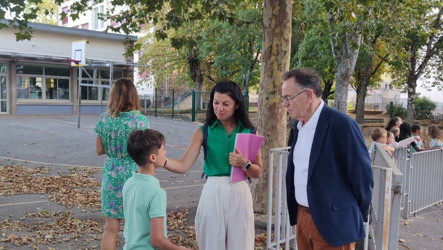 Ce lundi 4 septembre, le maire de Rodez Christian Teyssèdre s'est rendu à l'école Foch-Paraire, avant de faire un détour par l'école Saint-Paul.