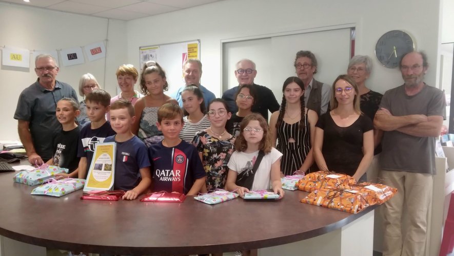 Des livres, offerts par la région Occitanie, le conseil départemental,Olt’his et la municipalité, ont été offerts aux lauréats.