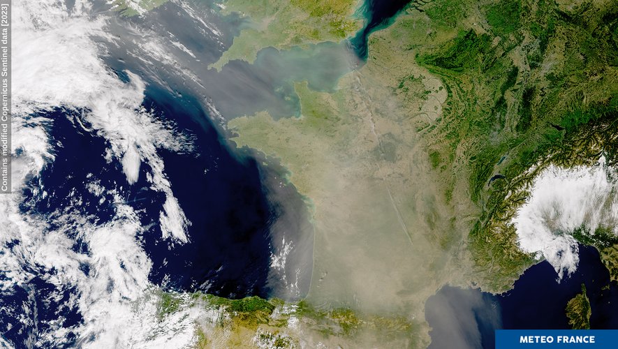 Sur cette image satellite, le nuage de poussières est particulièrement visible.