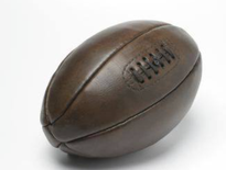 Ce serait un cordonnier de la ville de Rugby qui aurait créé le premier ballon ovale.