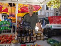 Christophe Lailler vendses produits sur la placedu Bourg le mercredi matin.