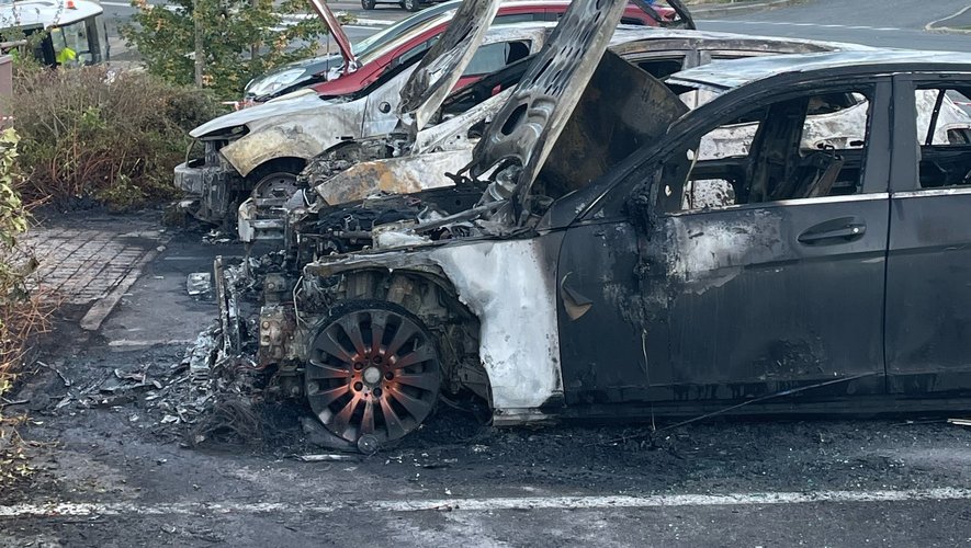 Plusieurs véhicules incendiés à Rodez, dans la nuit de vendredi à samedi.