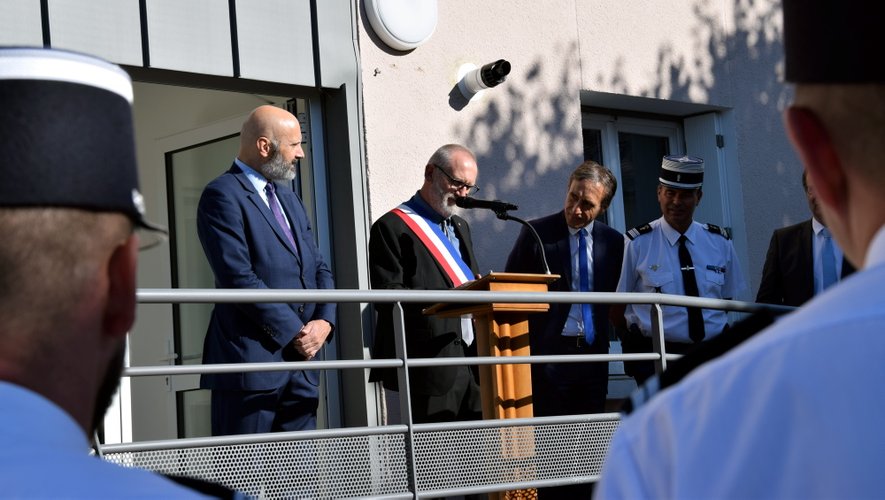 De gauche à droite : Charles Giusti, préfet, Daniel Julien, maire de Pont-de-Salars, Arnaud Viala, président du Département et Frédéric Brachet, colonel de gendarmerie. Fr