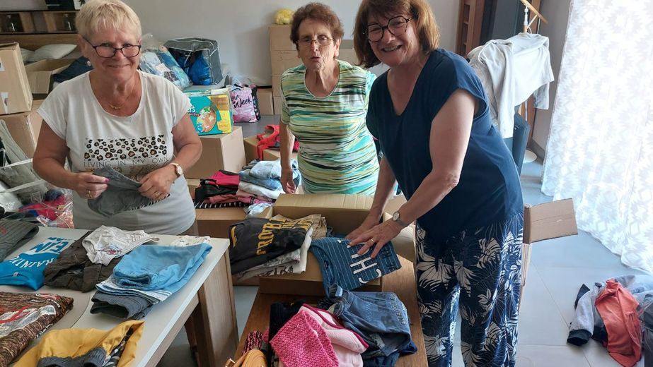 L'association Une plume pour Lam a récemment envoyé 365 kg de vêtements et de fournitures destinées aux enfants marocains.