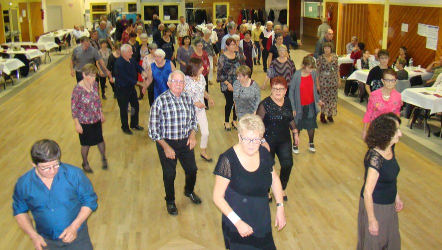 le club de danse "viens danser" garantie une ambiance dynamique.