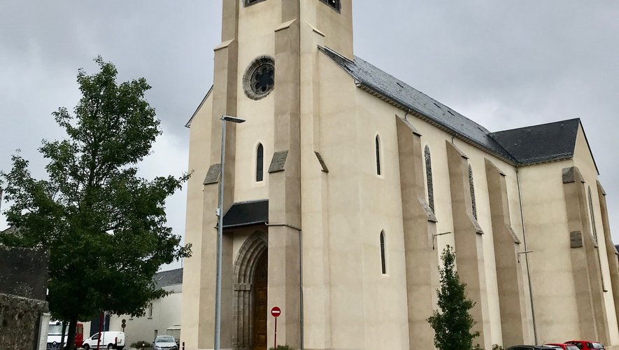 Le nouveau prêtre sera accueilli dans l'église à la façade rénovée