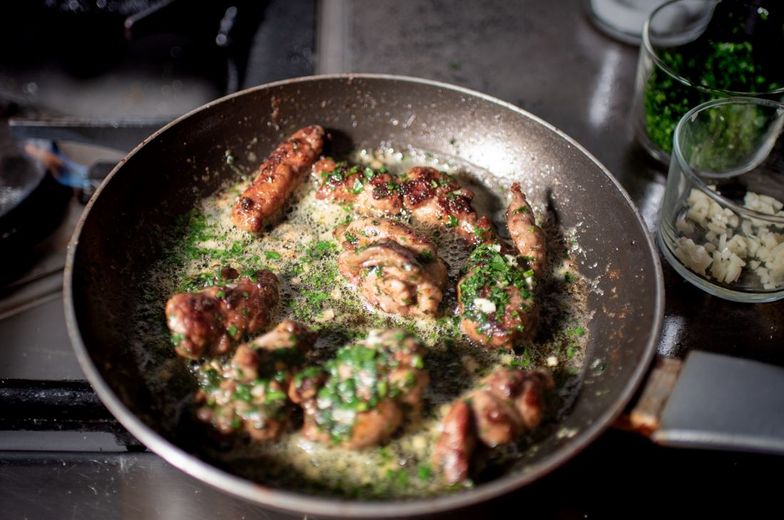 Les ris d’agneau, le plat signature, figure dans le livre.