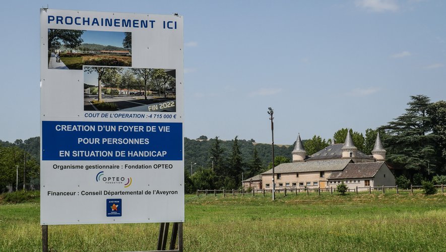 Le panneau annonçant le projet pour fin 2022 est toujours aux abords du château de Lagrifoulière./ DDM RBL